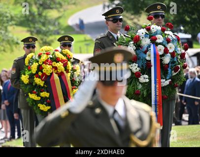 Miretice, République tchèque. 23 juin 2024. Une réunion commémorative pour honorer les victimes de la tragédie du village de Lezaky, anéantie par les nazis en 1942, a eu lieu au mémorial de Lezaky, Miretice, République tchèque, le 23 juin 2024. Crédit : Lubos Pavlicek/CTK photo/Alamy Live News Banque D'Images