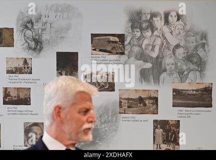 Miretice, République tchèque. 23 juin 2024. Le président tchèque Petr Pavel assiste à une réunion commémorative pour honorer les victimes de la tragédie dans le village de Lezaky, détruit par les nazis en 1942, au Mémorial de Lezaky, Miretice, République tchèque, le 23 juin 2024. Crédit : Lubos Pavlicek/CTK photo/Alamy Live News Banque D'Images