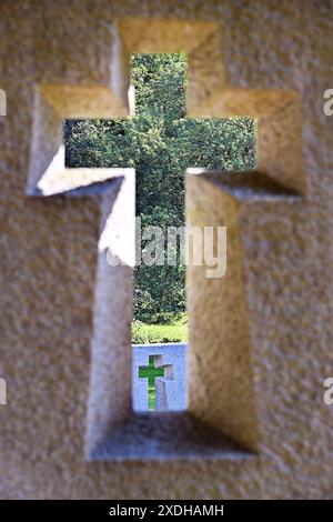 Miretice, République tchèque. 23 juin 2024. Une réunion commémorative pour honorer les victimes de la tragédie du village de Lezaky, anéantie par les nazis en 1942, a eu lieu au mémorial de Lezaky, Miretice, République tchèque, le 23 juin 2024. Crédit : Lubos Pavlicek/CTK photo/Alamy Live News Banque D'Images