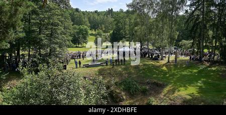 Miretice, République tchèque. 23 juin 2024. Une réunion commémorative pour honorer les victimes de la tragédie du village de Lezaky, anéantie par les nazis en 1942, a eu lieu au mémorial de Lezaky, Miretice, République tchèque, le 23 juin 2024. Crédit : Lubos Pavlicek/CTK photo/Alamy Live News Banque D'Images