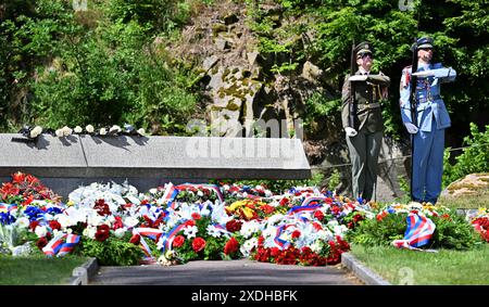 Miretice, République tchèque. 23 juin 2024. Une réunion commémorative pour honorer les victimes de la tragédie du village de Lezaky, anéantie par les nazis en 1942, a eu lieu au mémorial de Lezaky, Miretice, République tchèque, le 23 juin 2024. Crédit : Lubos Pavlicek/CTK photo/Alamy Live News Banque D'Images