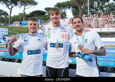 Rome, Italie. 22 juin 2024. 1 - Alessandro Miressi (ITA) (C)2 - Matthew Richards (GBR) (l) 3 - Guilherme Carib Santos (BRA) (R) podium masculin du 100m nage libre au 60e Settecolli Swimming International. (Photo de Davide Di Lalla/SOPA images/SIPA USA) crédit : SIPA USA/Alamy Live News Banque D'Images