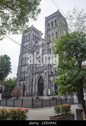 Hanoi, Vietnam - 7 février 2024 : extérieur de la cathédrale Saint-Joseph, à Hanoi, Vietnam Banque D'Images