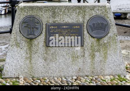 Mémorial du 50e anniversaire du débarquement du jour J à Salcombe Harbour, Salcombe, Devon, Angleterre, Royaume-Uni Banque D'Images