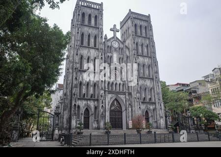 Hanoi, Vietnam - 7 février 2024 : extérieur de la cathédrale Saint-Joseph, à Hanoi, Vietnam Banque D'Images