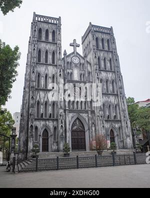 Hanoi, Vietnam - 7 février 2024 : extérieur de la cathédrale Saint-Joseph, à Hanoi, Vietnam Banque D'Images