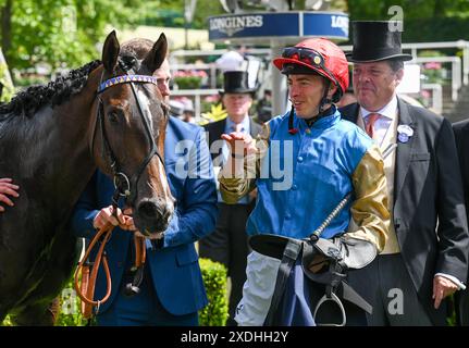 James Doyle et Leovanni après avoir remporté les Queen Mary Stakes lors du Royal Ascot 2024 à l'hippodrome d'Ascot, Ascot photo de Nigel Bramley/Eclecticism Banque D'Images