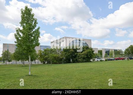 Berlin, Deutschland 23. Juin 2024 : Seitenanschit des Bundeskanzleramtes Berlin *** Berlin, Allemagne 23 juin 2024 Seitenanschit des Bundeskanzleramtes Berlin Copyright : xFotostandx/xReuhlx Banque D'Images