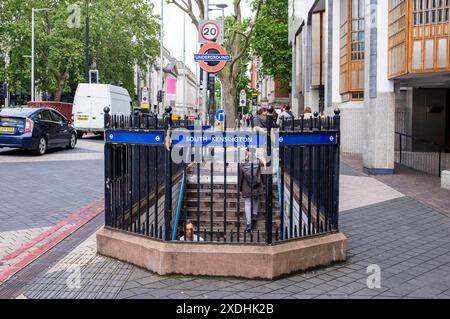 Station de métro South Kensington dans le Royal Borough of Kensington & Chelsea Londres, Angleterre, Royaume-Uni Banque D'Images