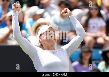 Yulia Putintseva célèbre sa victoire contre Ajla Tomljanovic en finale féminine en simple au neuvième jour du Rothesay Classic à Edgbaston Priory Club, Birmingham. Date de la photo : dimanche 23 juin 2024. Banque D'Images