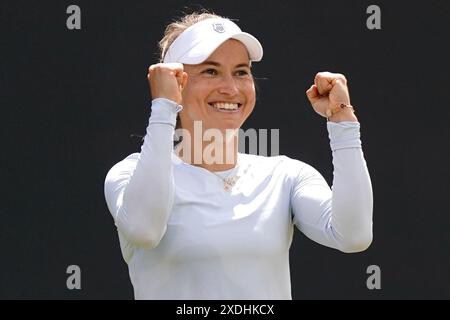 Yulia Putintseva célèbre sa victoire contre Ajla Tomljanovic en finale féminine en simple au neuvième jour du Rothesay Classic à Edgbaston Priory Club, Birmingham. Date de la photo : dimanche 23 juin 2024. Banque D'Images