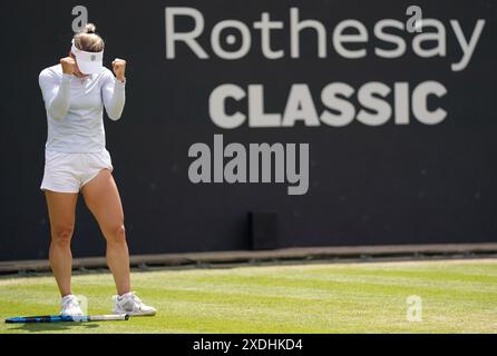 Yulia Putintseva célèbre sa victoire contre Ajla Tomljanovic en finale féminine en simple au neuvième jour du Rothesay Classic à Edgbaston Priory Club, Birmingham. Date de la photo : dimanche 23 juin 2024. Banque D'Images