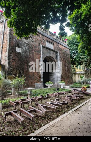 Hanoi, Vietnam - 9 février 2024 : porte d'entrée de la citadelle impériale de Thang long, Hanoi, Vietnam Banque D'Images