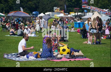 Les gens au festival Africa Oye à Sefton Park à Liverpool. Date de la photo : dimanche 23 juin 2024. Banque D'Images