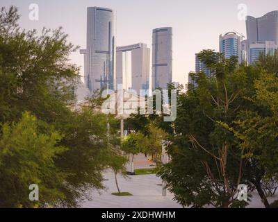 Abu Dhabi, Émirats arabes Unis - 11 janvier 2024 : Reem Central Park - espaces publics et espaces sur l'île Al Reem Banque D'Images