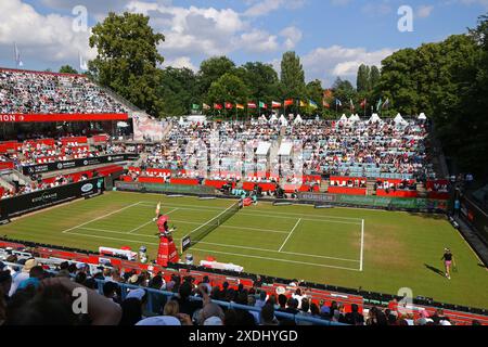 Berlin, Allemagne. 22 juin 2024. Vue panoramique du court Steffi Graf du Rot Weiss Tennis Club à Berlin pendant le WTA 500 ecoTRANS Ladies German Open Victoria Azarenka v Anna Kalinskaya. Crédit : Oleksandr Prykhodko/Alamy Live News Banque D'Images