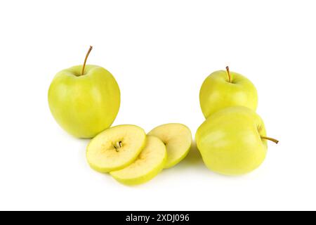 Pommes isolées sur fond blanc. Espace libre pour le texte. Banque D'Images