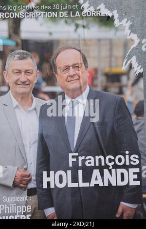 Corrèze, France. 23 juin 2024. François Hollande candidat aux élections législatives des 30 juin et 7 juillet 2024 en Corrèze. Affiche électorale de l'ancien président de la République française François Hollande candidat à la députation de la 1ère circonscription du département de la Corrèze. Il fait partie de la coalition électorale 'Nouveau Front populaire/Nouveau Front populaire'. Ces élections législatives anticipées en France font suite à la dissolution de l'Assemblée nationale par le président de la République française Emmanuel Macron. Emmanuel Macron a décidé de dissoudre l'Assemblée nationale en réponse à la Banque D'Images