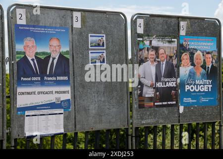 Corrèze, France. 23 juin 2024. François Hollande candidat aux élections législatives des 30 juin et 7 juillet 2024 en Corrèze. Affiche électorale de l'ancien président de la République française François Hollande candidat à la députation de la 1ère circonscription du département de la Corrèze. Il fait partie de la coalition électorale 'Nouveau Front populaire/Nouveau Front populaire'. Ces élections législatives anticipées en France font suite à la dissolution de l'Assemblée nationale par le président de la République française Emmanuel Macron. Emmanuel Macron a décidé de dissoudre l'Assemblée nationale en réponse à la Banque D'Images