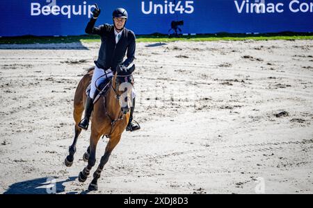 Rotterdam, pays-Bas. 23 juin 2024. ROTTERDAM - le gagnant Marc Houtzager en action lors du grand prix sur Sterrehof's Dante pendant le CHIO Rotterdam. L’épreuve équestre se déroule pour la 75ème fois dans le Kralingse Bos de Rotterdam. ANP ROBIN UTRECHT crédit : ANP/Alamy Live News Banque D'Images