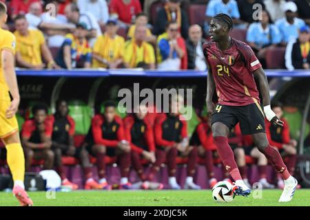 Amadou Onana (24 ans) de Belgique photographié lors d'un match de football entre les équipes nationales de Belgique, appelé les Diables rouges et de Roumanie lors de la deuxième journée du Groupe E dans la phase de groupes du tournoi UEFA Euro 2024 , le samedi 22 juin 2024 à Cologne , Allemagne . PHOTO SPORTPIX | David Catry Banque D'Images