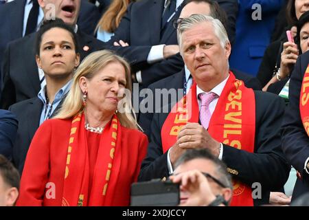 La présidente Pascale Van Damme de la RBFA et le roi Philippe / Filip de Belgique photographiés lors d'un match de football entre les équipes nationales de Belgique, appelé les Red Devils et la Roumanie lors de la deuxième journée du groupe E dans la phase de groupes du tournoi UEFA Euro 2024 , le samedi 22 juin 2024 à Cologne , Allemagne . PHOTO SPORTPIX | David Catry Banque D'Images