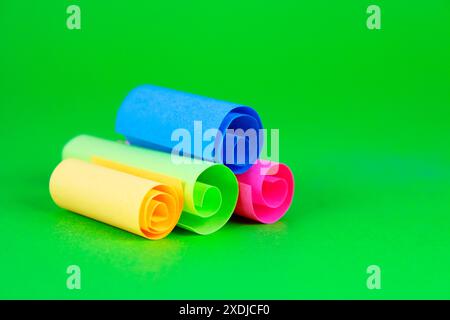 Rouleaux de papier avec différentes couleurs Banque D'Images
