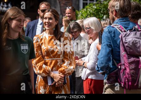 Copenhague, Danemark. 21 juin 2024. La reine Marie de Danemark vue comme animatrice de la chanson commune Maratonsang à Vartov à Copenhague. Banque D'Images