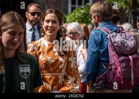 Copenhague, Danemark. 21 juin 2024. La reine Marie de Danemark vue comme animatrice de la chanson commune Maratonsang à Vartov à Copenhague. Banque D'Images