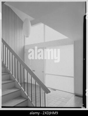 Episcopal Theological Seminary, Faculty House, Rev. and MRS Owen Thomas, John réunis, Cambridge, Massachusetts. Hall d'escalier. Collection Gottscho-Schleisner Banque D'Images