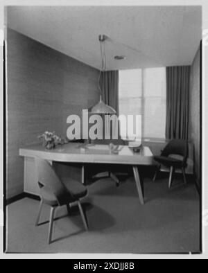 SAPT, Inc., 655 Madison Ave., New York. Petit bureau. Collection Gottscho-Schleisner Banque D'Images