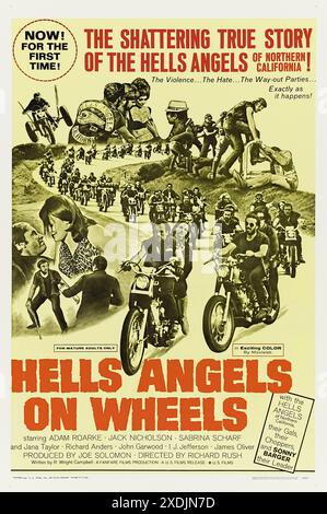 Hells Angels on Wheels (1967) réalisé par Richard Rush et mettant en vedette Adam Roarke, Jack Nicholson et Sabrina Scharf. Un préposé de station-service avec une mauvaise attitude trouve la vie plus excitante après qu'il est autorisé à traîner avec un chapitre du club de moto hors-la-loi des Hells Angels. Photographie d'un original entièrement restauré et doublé de lin 1967 US affiche une feuille ***USAGE ÉDITORIAL SEULEMENT***. Crédit : BFA / U.S. films Banque D'Images