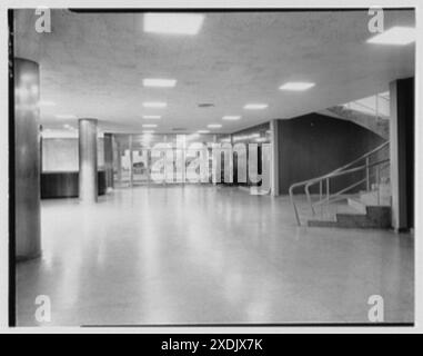 Esso Building, Baton Rouge, Louisiane. Lobby la nuit. Collection Gottscho-Schleisner Banque D'Images