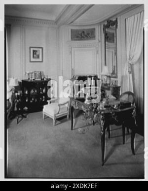 MRS Alexander Hamilton Rice, résidence sur la 5e Avenue, New York. La chambre de MRS Rice au bureau. Collection Gottscho-Schleisner Banque D'Images