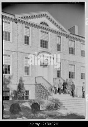 Bâtiment scientifique de l'école Iona, New Rochelle, New York. Détail de l'entrée principale. Collection Gottscho-Schleisner Banque D'Images