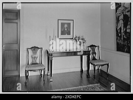 MRS Schoolfield Grace, résidence sur Overlook Rd, Locust Valley, long Island. Table de hall. Collection Gottscho-Schleisner Banque D'Images