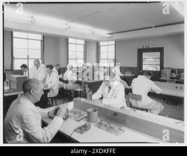 Mécanismes gyroscopiques, Halesite, Huntington, long Island. Vue générale de l'assemblage. Collection Gottscho-Schleisner Banque D'Images