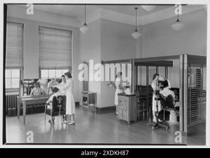 Middlesex County Girls Vocational School, Woodbridge, New Jersey. Cabines d'esthéticienne. Collection Gottscho-Schleisner Banque D'Images