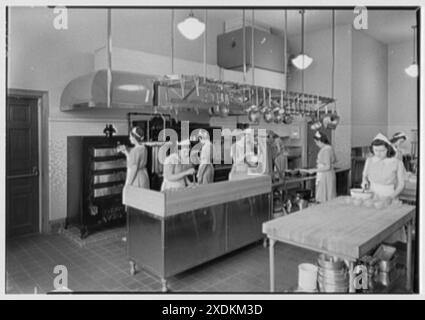 Middlesex County Girls Vocational School, Woodbridge, New Jersey. Cuisine de cafétéria. Collection Gottscho-Schleisner Banque D'Images