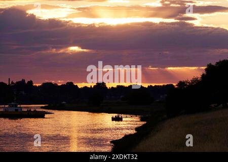 Paysage sur l'Elbe après un orage d'été, Allemagne Banque D'Images