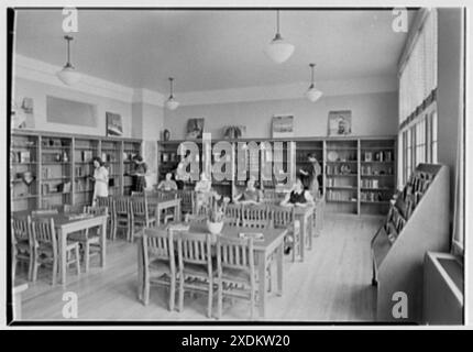 Middlesex County Girls Vocational School, Woodbridge, New Jersey. Bibliothèque. Collection Gottscho-Schleisner Banque D'Images