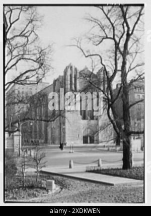 Church of the Heavenly Rest, Park Ave., New York, New York. Extérieur du stationnement aux marches du réservoir. Collection Gottscho-Schleisner Banque D'Images