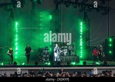 Billy Corgan (chanteur), Jimmy Chamberlin (batteur) et James IHA (guitariste) des Smashing Pumpkins live on the World is a Vampire Tour au The Banque D'Images