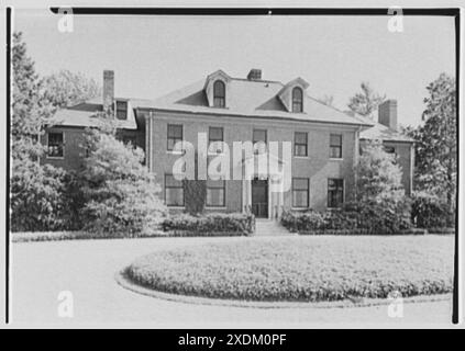 MRS Schoolfield Grace, résidence sur Overlook Rd, Locust Valley, long Island. Façade d'entrée. Collection Gottscho-Schleisner Banque D'Images