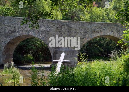 Vue, historique, pont de grès, sur la rivière, Strela, XIVe siècle, deuxième plus ancien pont, Rabstejn nad Strelou, République tchèque, Rabstejn nad Banque D'Images