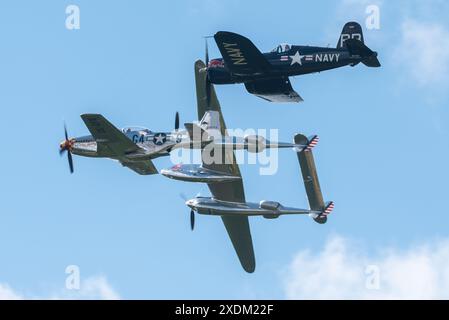 Aérodrome de Sywell, Northamptonshire, Royaume-Uni. 23 juin 2024. Le Sywell Airshow est un nouvel événement sur le calendrier du salon aéronautique avec un thème spécifique de la seconde Guerre mondiale, y compris les Flying Bulls P-38 Lightning, P-51 Mustang et F-4 Corsair sponsorisés par Red Bull Banque D'Images