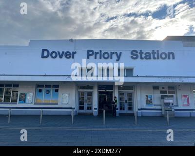 Douvres, Royaume-Uni. 14 juin 2024. Gare ferroviaire du Priory de Douvres dans la ville côtière de Douvres crédit : Julia Kilian/dpa/Alamy Live News Banque D'Images