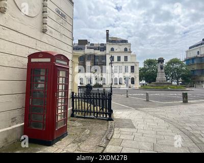 Douvres, Royaume-Uni. 14 juin 2024. Une cabine téléphonique morte à Douvres crédit : Julia Kilian/dpa/Alamy Live News Banque D'Images