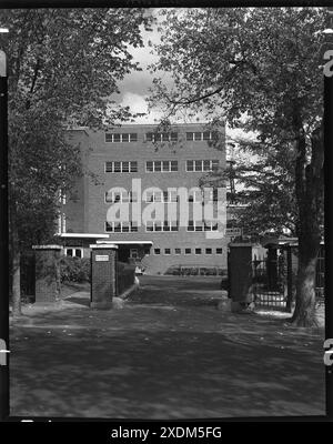 Becton Dickinson, East Rutherford, New Jersey. Vue de l'autre côté de la route. Collection Gottscho-Schleisner Banque D'Images