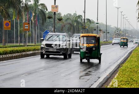 NEW DELHI, INDE - 23 JUIN : pluie légère près de Shanti Path, le 23 juin 2024 à New Delhi, Inde. (Photo de Arvind Yadav/Hindustan Times/Sipa USA ) Banque D'Images